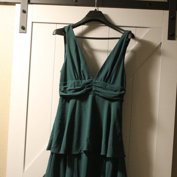 lulu's vneck emerald green tiered dress size L - Picture 2 of 4